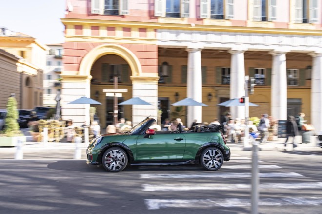 MINI John Cooper Works Cabrio: Κορυφαίες επιδόσεις κάτω από τον ουρανό