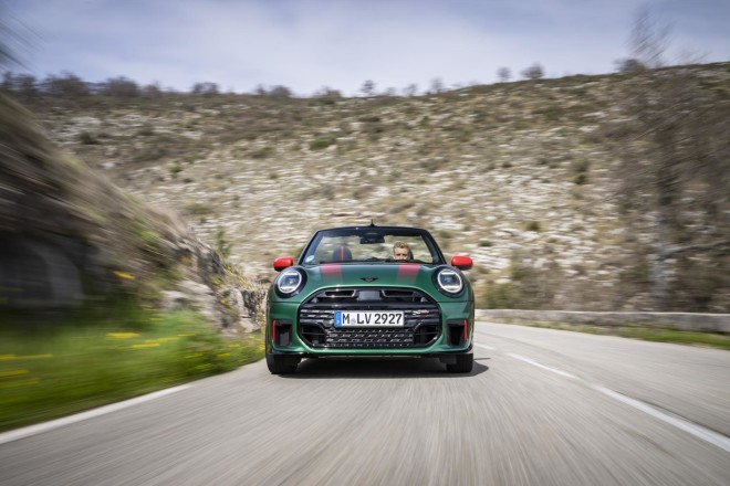 MINI John Cooper Works Cabrio: Κορυφαίες επιδόσεις κάτω από τον ουρανό
