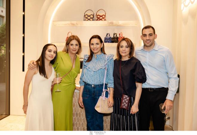 Όλγα Κεφαλογιάννη: Με chic ανοιξιάτικη εμφάνιση σε εγκαίνια καταστήματος