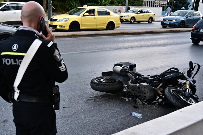 Τροχαίο στη Συγγρού - Μηχανή παρέσυρε πεζό