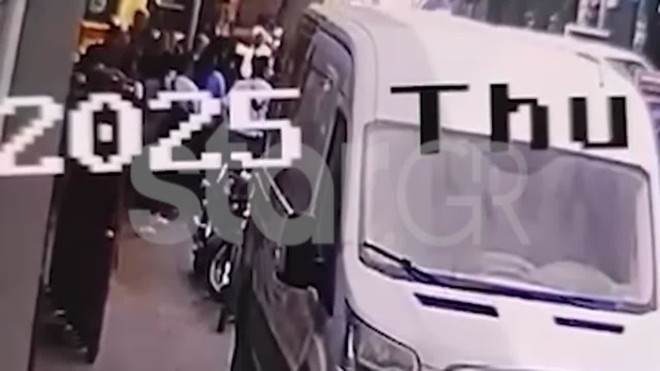 Στο νοσοκομείο τρία άτομα από το τροχαίο στα Καμίνια 