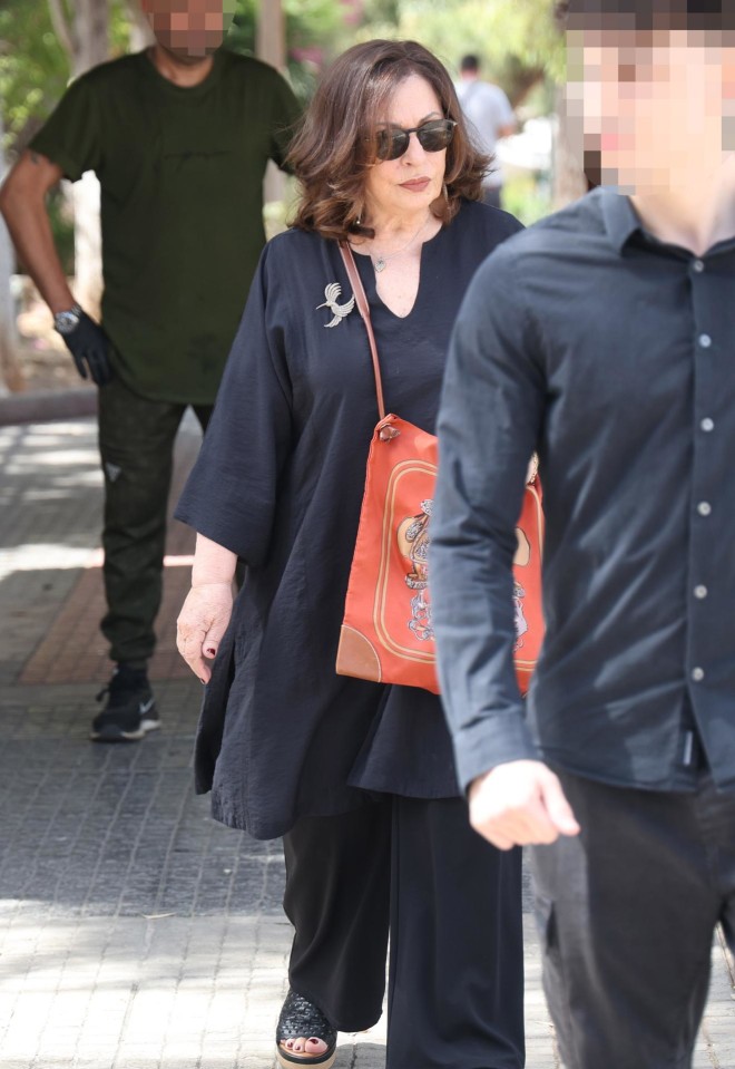 χάρις αλεξίου