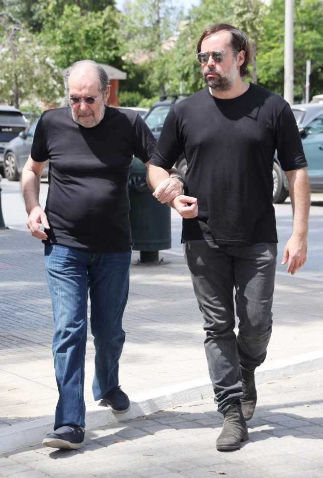 O Θέμης Ανδρεάδης με τον γιό του / NDP Photo Agency