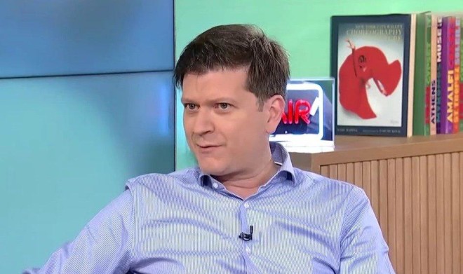 Ο Απόστολος Μαγγηριάδης παρουσιάζει το κεντρικό δελτίο ειδήσεων της ΕΡΤ