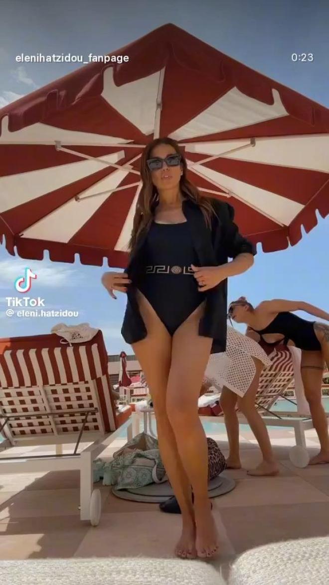 Ελένη Χατζίδου: Ο ξέφρενος χορός στην παραλία με ολόσωμο μαγιό
