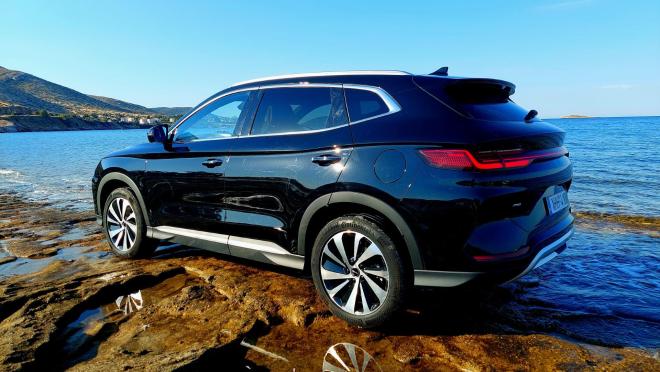Test Drive: Δοκιμάζουμε το εντυπωσιακό ΒYD SEAL U DM-i 