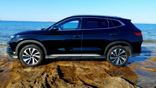 Test Drive: Δοκιμάζουμε το εντυπωσιακό ΒYD SEAL U DM-i 