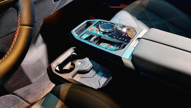 Η νέα BMW iX είναι καλύτερη σε όλα - Εκδόσεις και τιμές