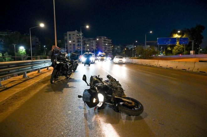 Μηχανή εξετράπη της πορείας της στη λεωφόρο Ποσειδώνος και οι δύο αναβάτες της σκοτώθηκαν ακαριαία - Intimenews