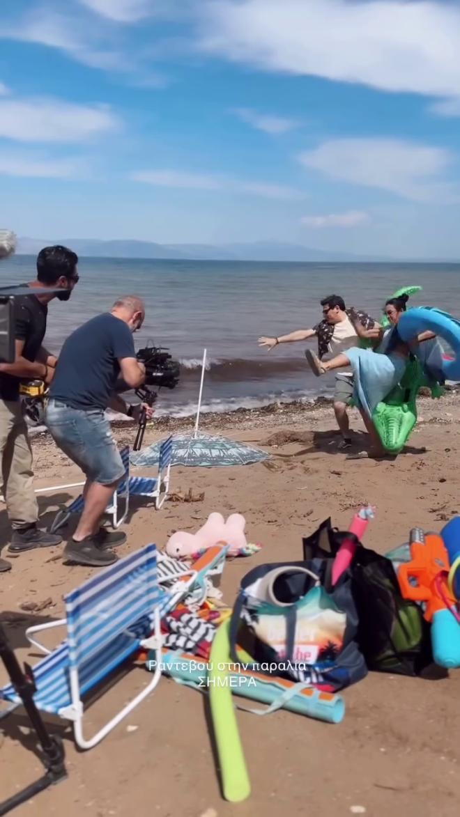 Βackstage υλικό από τα γυρίσματα της σειράς «Έχω παιδιά» στην παραλία/ instagram
