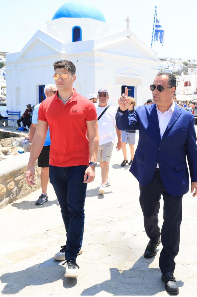 Ο Άδωνις Γεωργιάδης μαζί με τον γιο του Περσέα - NDPPhoto