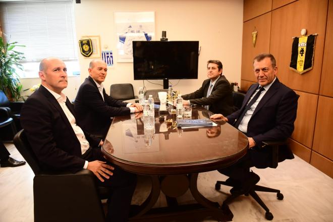 Συναντιούνται με Βρούτση οι Αγγελόπουλοι