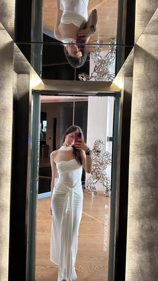 Μελίνα Νικολαΐδη: Mε λευκή strapless τουαλέτα σε βραδινή έξοδο!