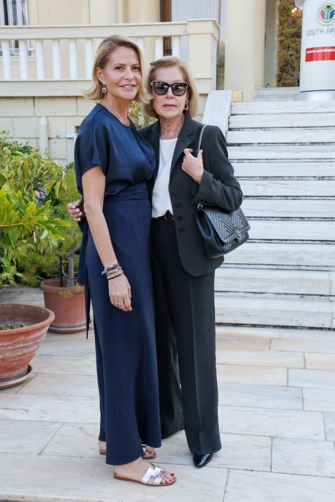 Τζένη Μπαλατσινού: Με τη μητέρα της στο fashion show Hautes Grecians 2025