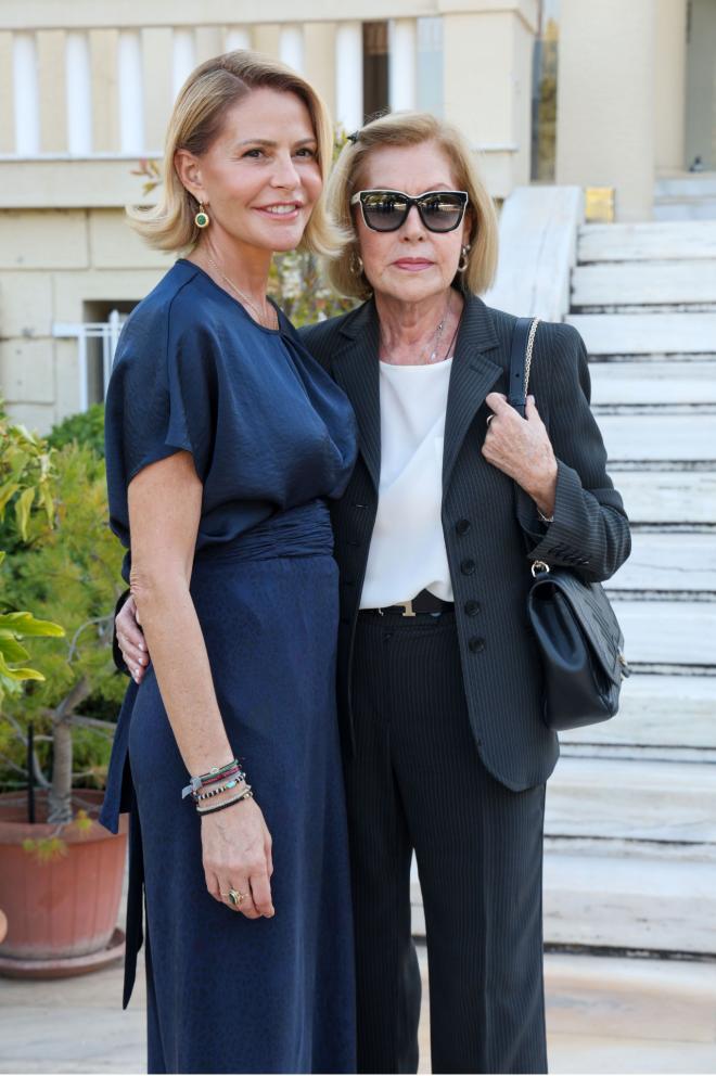 Τζένη Μπαλατσινού: Με τη μητέρα της στο fashion show Hautes Grecians 2025