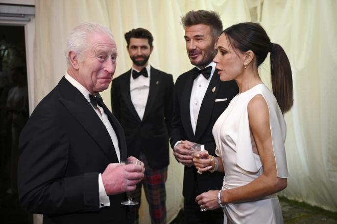 Οι Beckham κι ο βασιλιάς Κάρολος έχουν φιλικές σχέσεις από όταν εκείνος ήταν πρίγκιπας! 