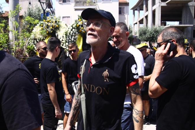 Ο «Ντόκεν» από τους οργανωμένους οπαδούς του Παναθηναϊκού στην κηδεία του Δημήτρη Χατζηχρήστου - Eurokinissi