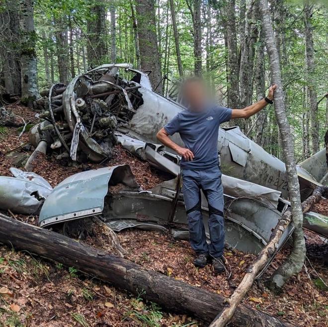 Όπως είπε ο δεύτερος πεζοπόρος η αρκούδα έσπρωξε τον φίλο του στη χαράδρα - Facebook