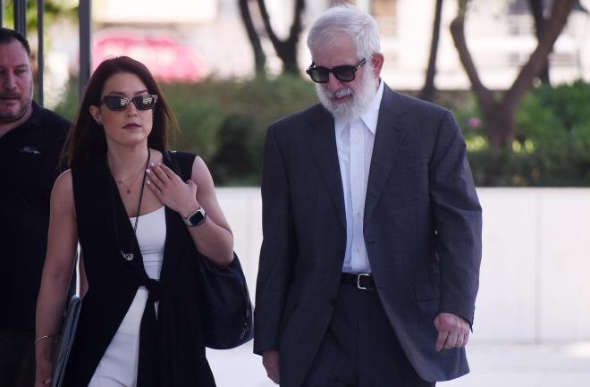 Ο Πέτρος Φιλιππίδης σήμερα ένιωσε αδιαθεσία μέσα στο δικαστήριο - Intimenews