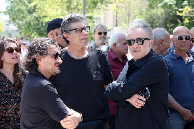 Kηδεία Βασίλη Παπαβασιλείου: Βασίλης Χαραλαμπόπουλος, Γιάννης Μπέζος, Λάκης Λαζόπουλος / NDP Ανδρέας Νικολαρέας