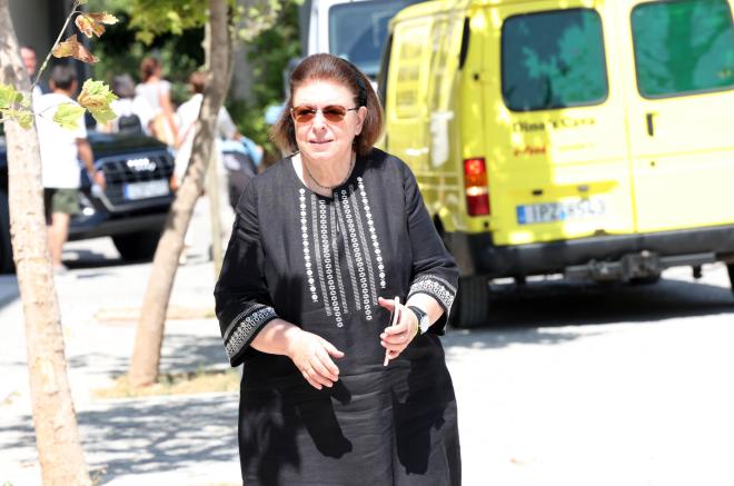 Kηδεία Βασίλη Παπαβασιλείου: Λίνα Μενδώνη / NDP Ανδρέας Νικολαρέας