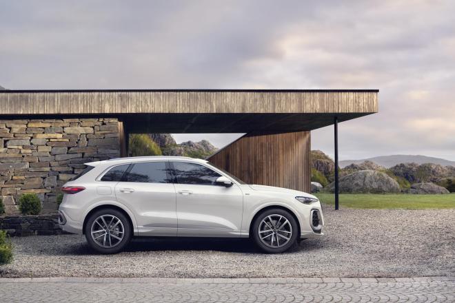 Audi Q5 e-hybrid: Δείτε τις εκδόσεις και τις τιμές στην Ελλάδα 