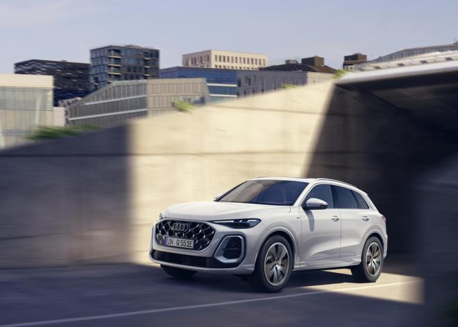Audi Q5 e-hybrid: Δείτε τις εκδόσεις και τις τιμές στην Ελλάδα 