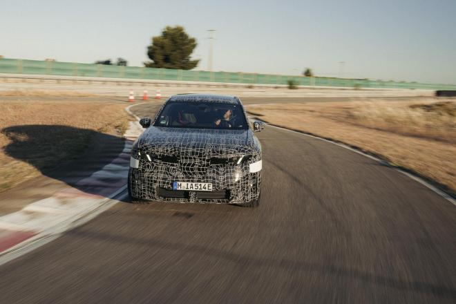 BMW iX3: Τι κρύβουν πίσω από το καμουφλάζ του νέου μοντέλου 