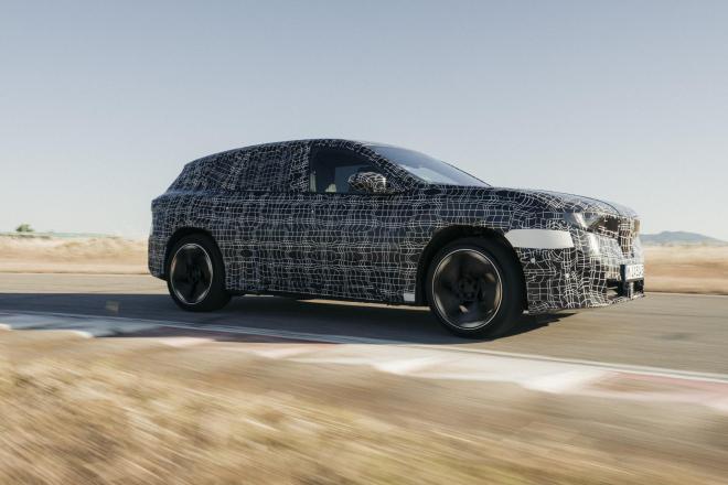 BMW iX3: Τι κρύβουν πίσω από το καμουφλάζ του νέου μοντέλου 