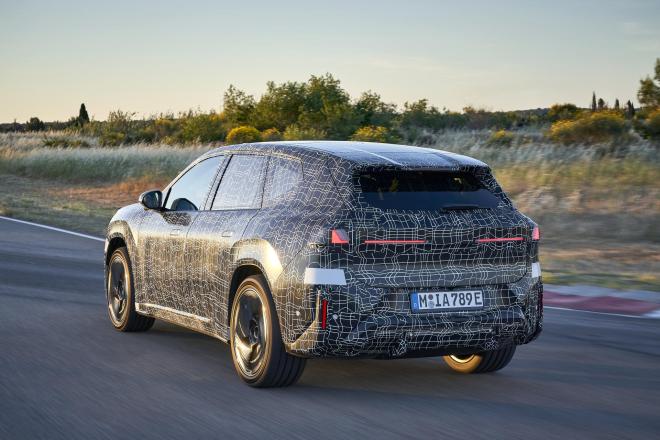 BMW iX3: Τι κρύβουν πίσω από το καμουφλάζ του νέου μοντέλου 