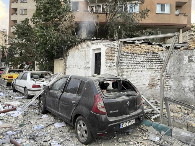 Μετά τους ισραηλινούς βομβαρδισμούς εναντίον του Ιράν η ανησυχία είναι τεράστια για τις εξελίξεις στη Μέση Ανατολή - AP Images
