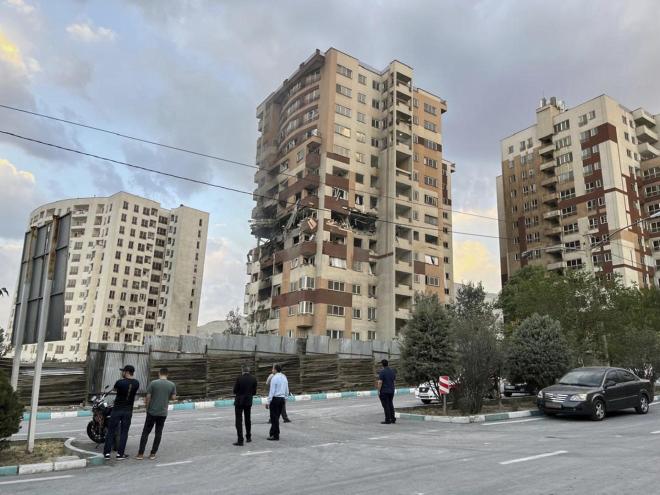 Το Ισραήλ ανακοίνωσε ότι βομβάρδισε στρατιωτικούς και πυρηνικούς στόχους, αλλά υπάρχουν πολλοί άμαχοι νεκροί - AP Images