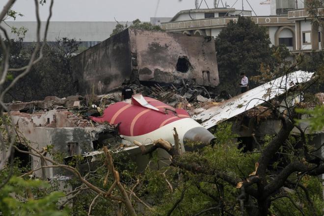 To αεροσκάφος της Air India που συνετρίβη - AP Images