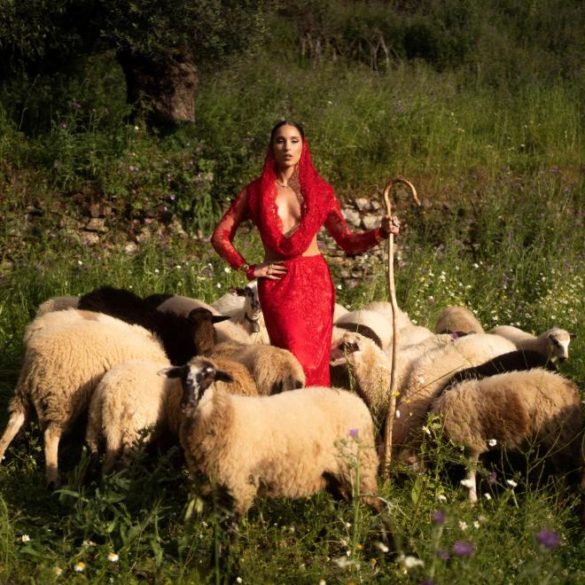 Evangelia: Μεταμορφώνεται σε γοργόνα & το «Πεπρωμένο» της είναι νοσταλγικό