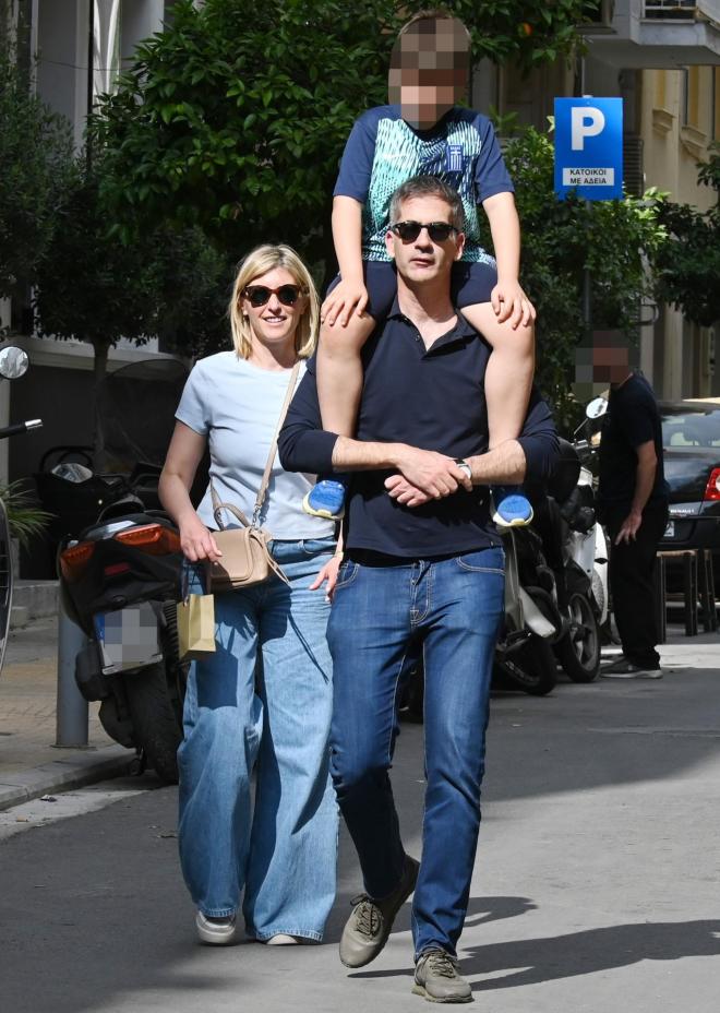 Η Σία Κοσιώνη με τον Κώστα Μπακογιάννη και τον γιο τους, Δήμο