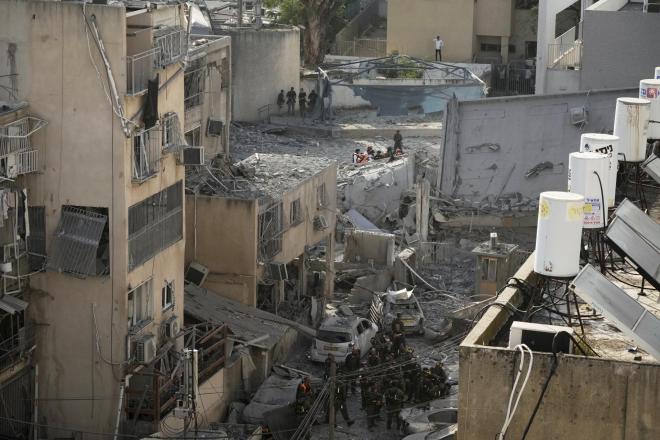 Εικόνες καταστροφής από τους βομβαρδισμούς του Ισραήλ εναντίον της Τεχεράνης - AP Images
