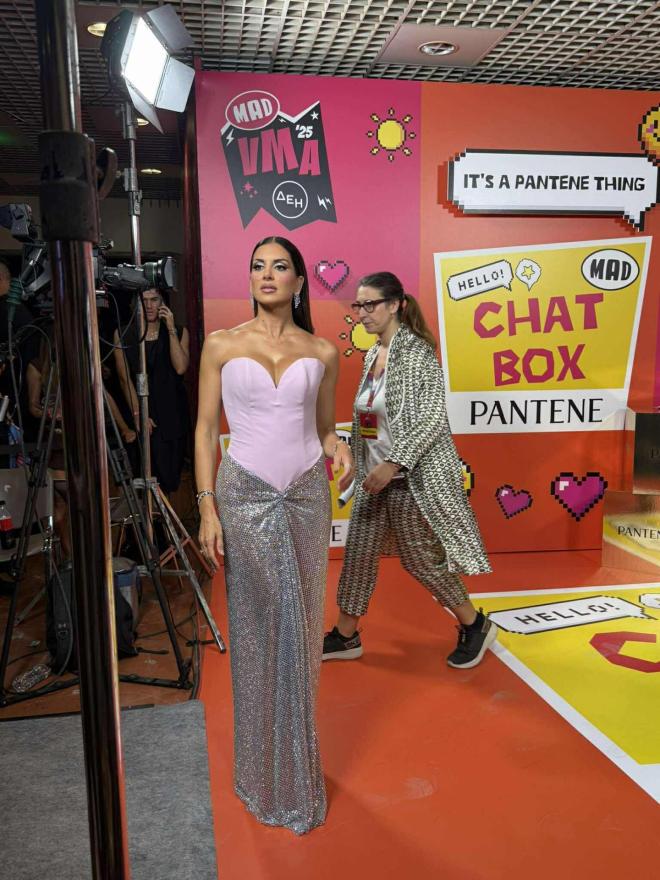 MAD VMA 2025: Απαστράπτουσα η Σταματίνα Τσιμτσιλή στα μουσικά βραβεία