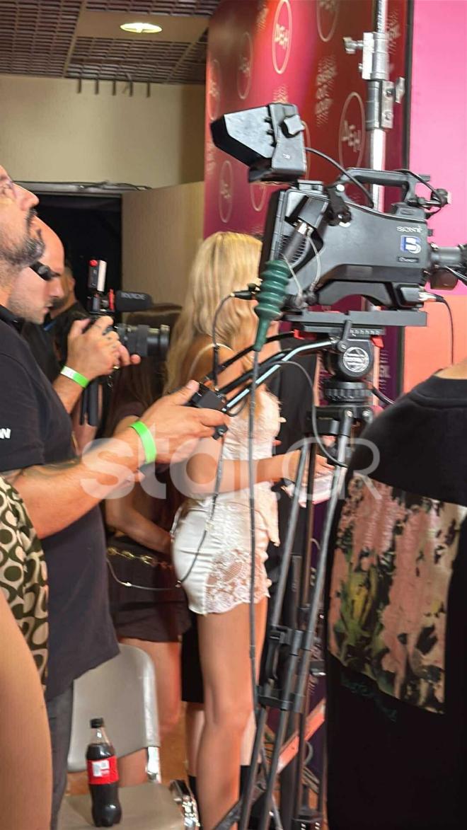 MAD VMA 2025: Χρήστος Μάστορας και Γαρυφαλλιά Καληφώνη στο κόκκινο χαλί