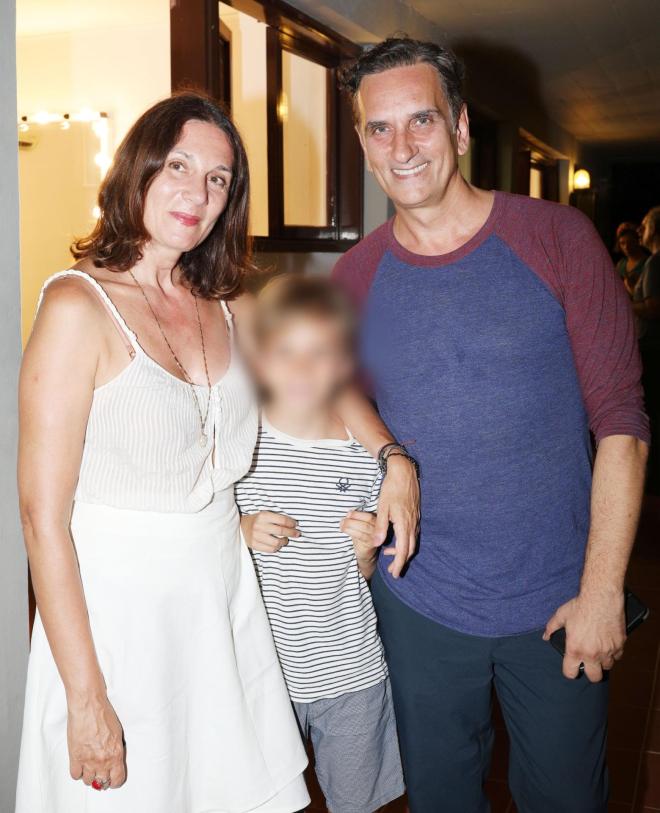 Η Έλενα Καρακούλη κι ο Νίκος Ψαρράς με τον γιο τους το 2023 