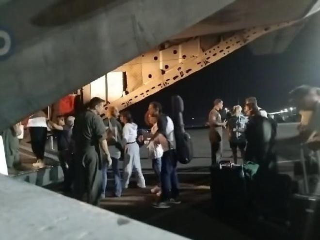 Οι 105 Έλληνες που είχαν εγκλωβιστεί στο Ισραήλ επέστρεψαν με αεροσκάφη της Πολεμικής Αεροπορίας