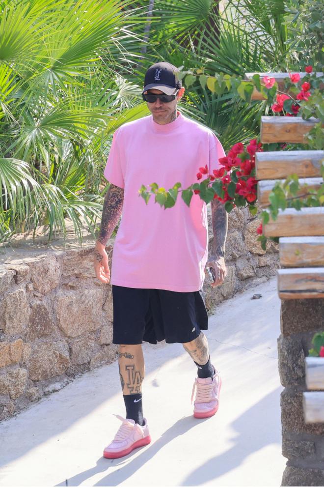 Τάμτα - Πάρης Κασιδόκωστας: Στη Μύκονο με casual outfit!