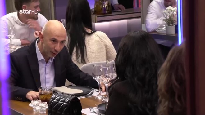 First Dates: Ο Κυριάκος ζήτησε αυτόγραφα από τη Ζεν για τις φίλες του