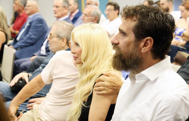 Πάολα: Η δημόσια εμφάνιση με τον επιχειρηματία σύντροφό της Λάζαρο Βαφειάδη