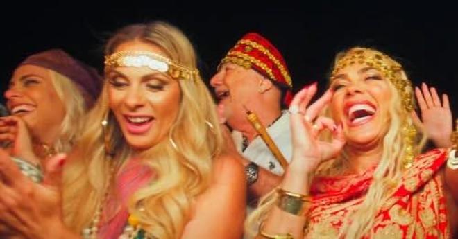 Κόνι Μεταξά: Στο νέο της videoclip με τη μητέρα της!