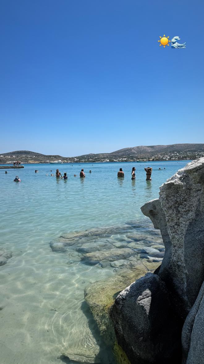 Μαρία Βοσκοπούλου: Διακοπές με τις φίλες της στην Πάρο και στην Αντίπαρο