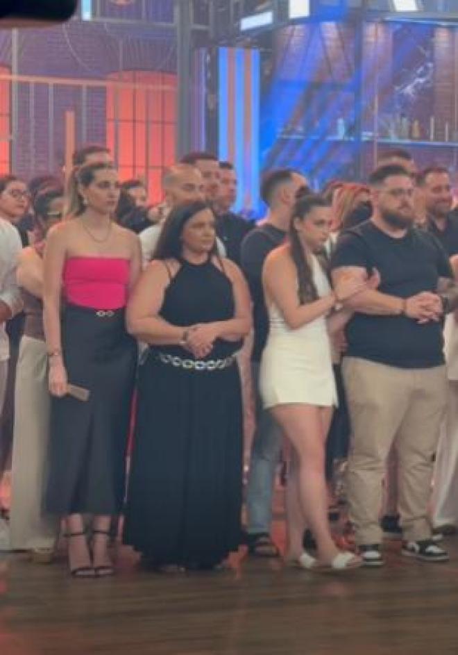 κοπελα λευτερη