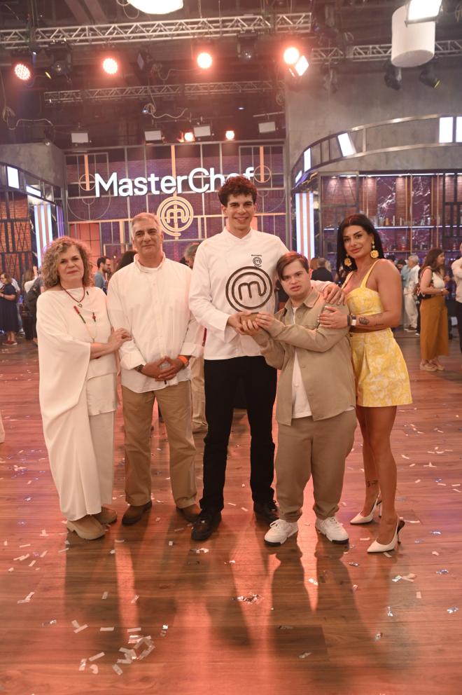 MasterChef 2025: Ο Νέστορας Νέστορας με την οικογένειά του