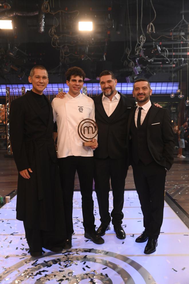 MasterChef 2025: Ο Νέστορας Νέστορας με τον Σωτήρη Κοντιζά, τον Πάνο Ιωαννίδη και τον Λεωνίδα Κουτσόπουλο
