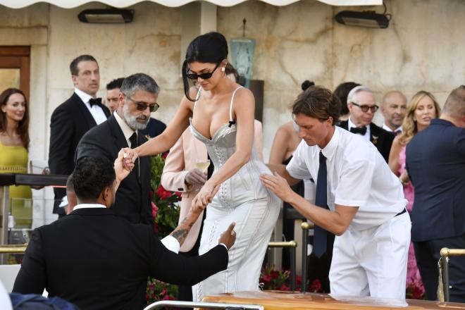 Kylie Jenner/ (AP Photo/Luigi Costantini)