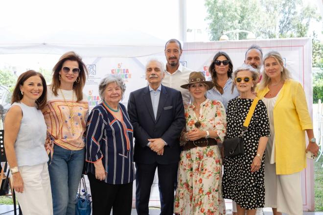 Από αριστερά: κα. Αλεξάνδρα Παπασαραντοπούλου, κα. Πέγκυ Φιλίππου, κα. Αννα Παναγοπούλου, κος Αντώνης Αυγερινός, κος. Μανώλης Παπασάββας, κα. Τζωρτζίνα Έλληνα, κα. Αθανασία Μαρινάκη, κα. Ελένη Σαμαρά, κος. Δημήτρης Νάνης, κα. Αλίνα Μινέττα